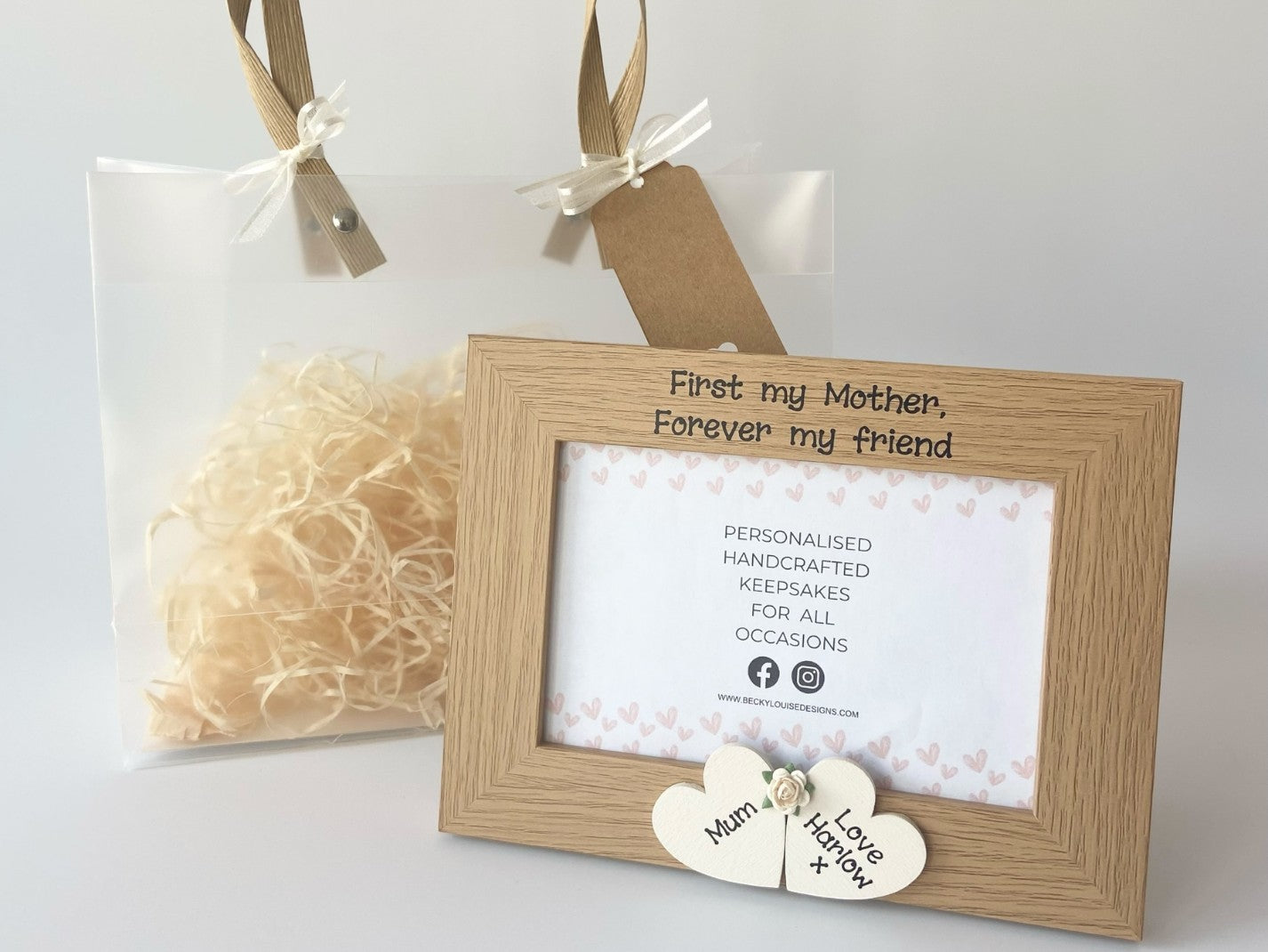 Image shows gift bag included with frame